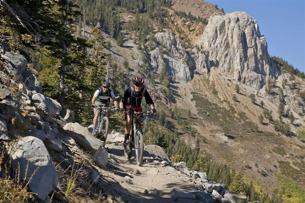 Holiday home Silverbear #41 - 2 Bedrm + Loft / 3 Bathrm 1/2 Block To Canyon Lodge! Slps 8 Mammoth Lakes United States
