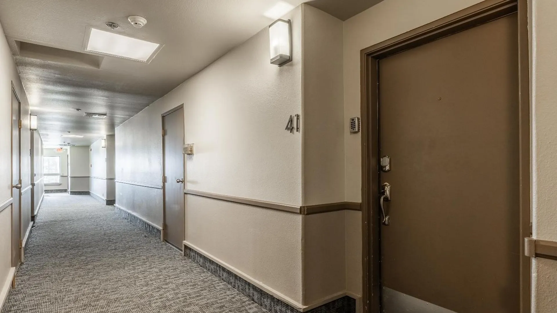 Silverbear #41 - 2 Bedrm + Loft / 3 Bathrm 1/2 Block To Canyon Lodge! Slps 8 Mammoth Lakes