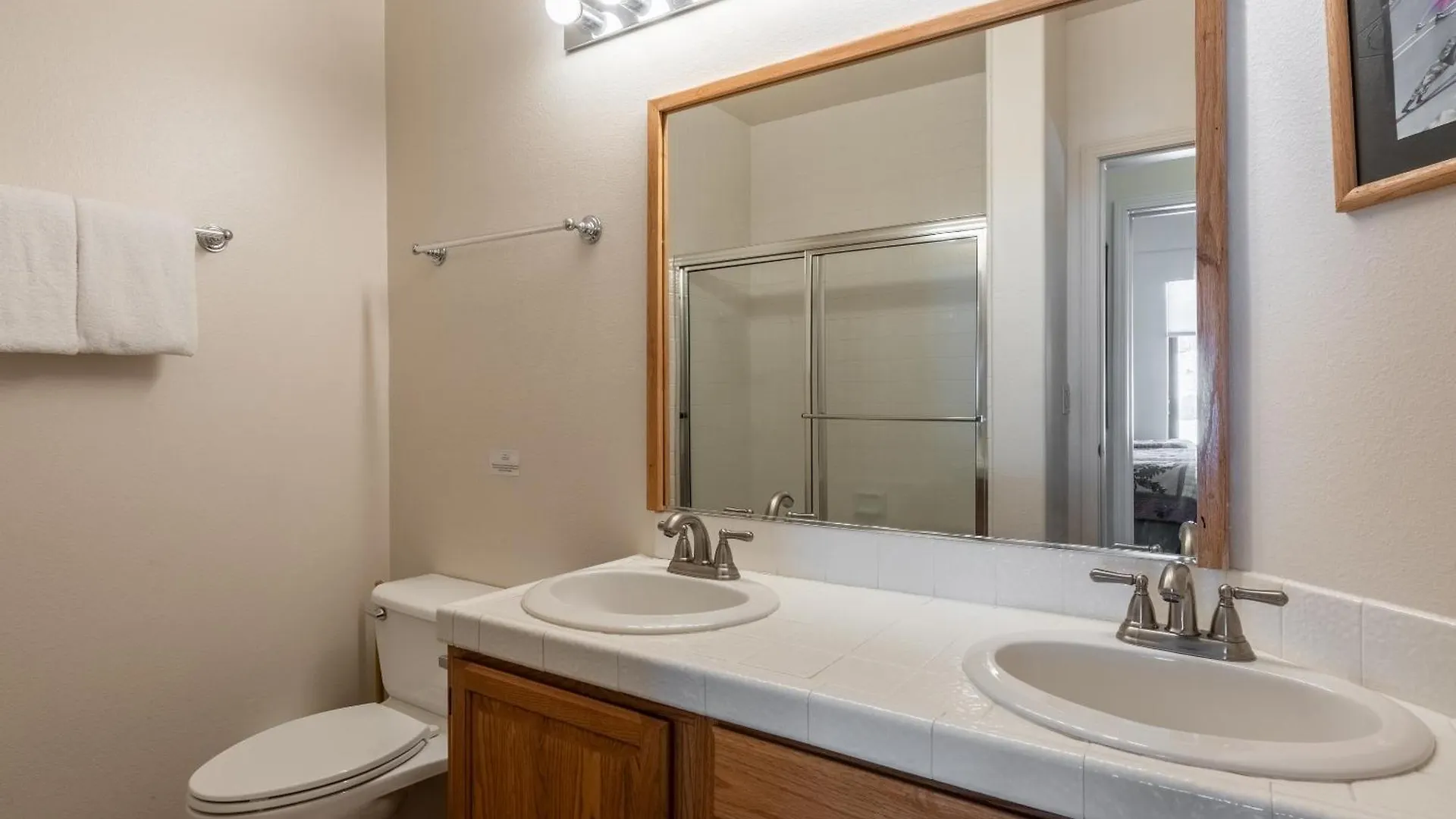 Silverbear #41 - 2 Bedrm + Loft / 3 Bathrm 1/2 Block To Canyon Lodge! Slps 8 Mammoth Lakes