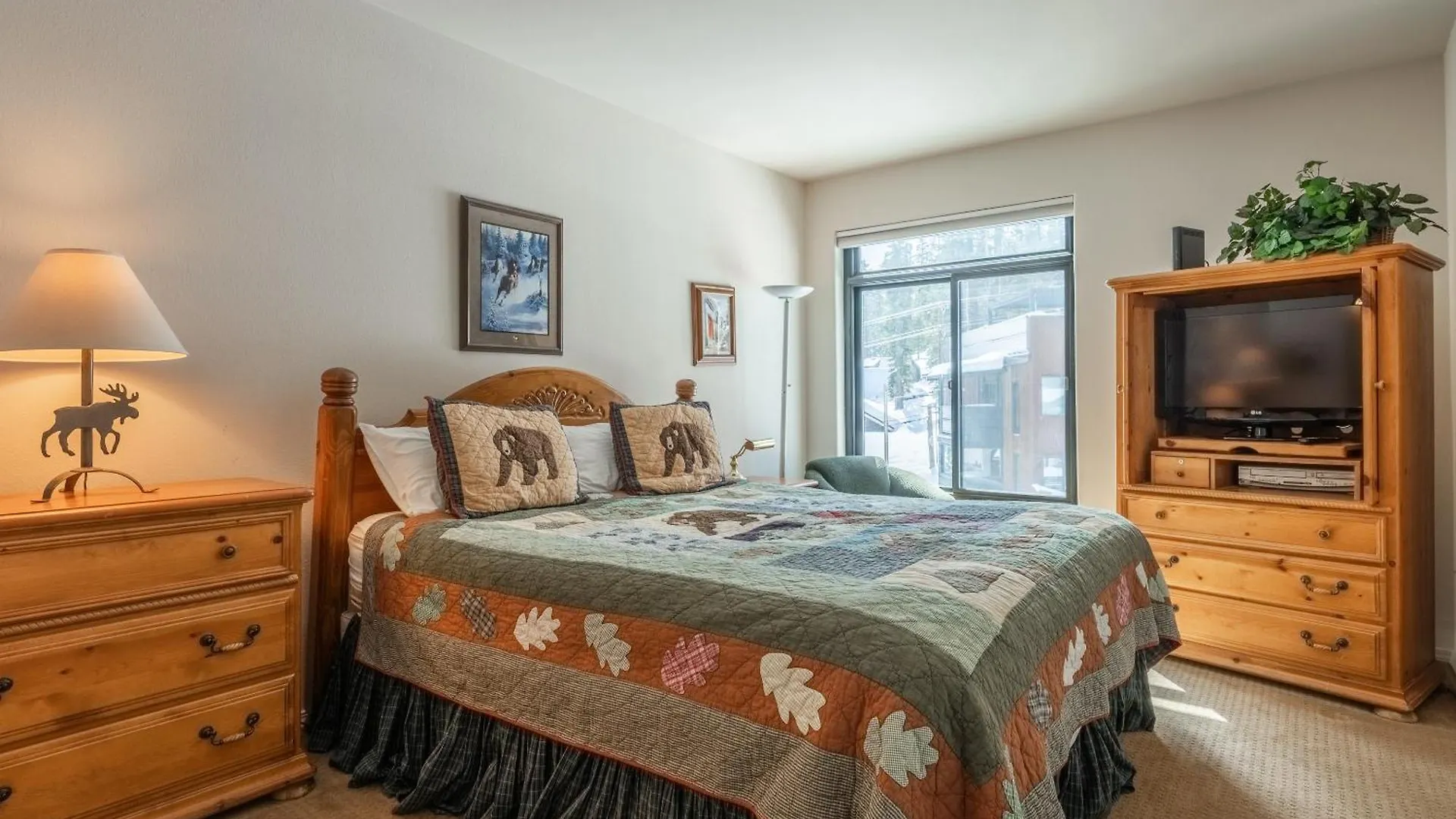Holiday home Silverbear #41 - 2 Bedrm + Loft / 3 Bathrm 1/2 Block To Canyon Lodge! Slps 8 Mammoth Lakes
